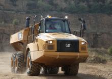 Csuklóvázas dömperek Caterpillar 730C