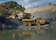 Csuklóvázas dömperek Caterpillar 735B