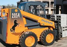 Csúszókormányzású rakodók Mustang 2054 B