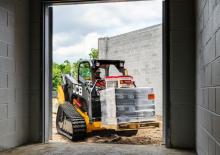 Csúszókormányzású rakodók JCB 215T