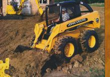 Csúszókormányzású rakodók John Deere Construction 240