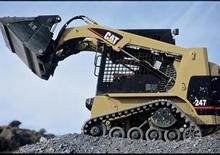 Csúszókormányzású rakodók Caterpillar 247