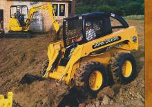 Csúszókormányzású rakodók John Deere Construction 270