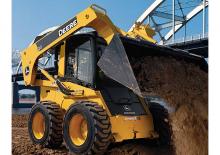 Csúszókormányzású rakodók John Deere Construction 317