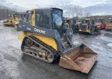 Csúszókormányzású rakodók John Deere Construction 319E