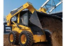 Csúszókormányzású rakodók John Deere Construction 320