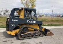 Csúszókormányzású rakodók John Deere Construction 323D