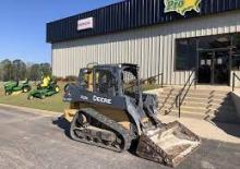 Csúszókormányzású rakodók John Deere Construction 323E
