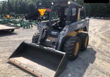 Csúszókormányzású rakodók John Deere Construction 328D