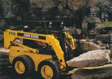 Csúszókormányzású rakodók John Deere Construction 3375