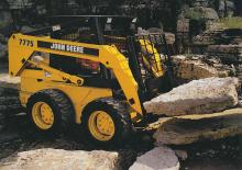 Csúszókormányzású rakodók John Deere Construction 4475