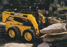 Csúszókormányzású rakodók John Deere Construction 6675