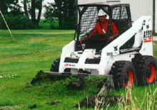Csúszókormányzású rakodók Bobcat A 220