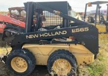 Csúszókormányzású rakodók New Holland Lx565