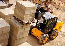 Csúszókormányzású rakodók JCB Robot 190 T