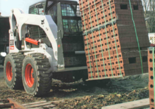Csúszókormányzású rakodók Bobcat S 330