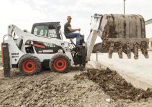 Csúszókormányzású rakodók Bobcat S530