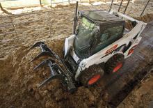 Csúszókormányzású rakodók Bobcat S590