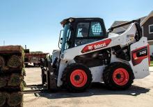 Csúszókormányzású rakodók Bobcat S66