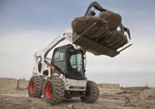 Csúszókormányzású rakodók Bobcat S850