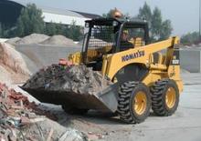 Csúszókormányzású rakodók Komatsu SK1020-5 Super Flow