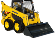 Csúszókormányzású rakodók Komatsu SK818-5 Super Flow