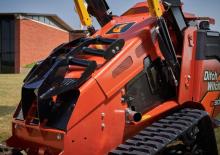 Csúszókormányzású rakodók Ditch Witch SK900
