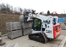 Csúszókormányzású rakodók Bobcat T590