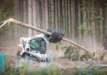 Csúszókormányzású rakodók Bobcat T590