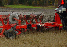 Ekék Kuhn Multi-Master 122 T 4