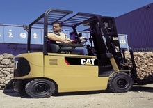 Elektromos targoncák Caterpillar EP30K PAC