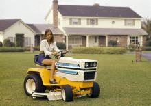 Fűnyíró és kertitraktorok Cub Cadet 1650