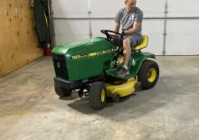 Fűnyíró és kertitraktorok John Deere 185