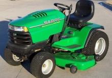 Fűnyíró és kertitraktorok Sabre 2554HV