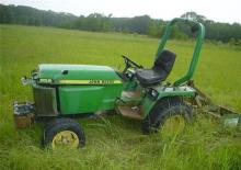 Fűnyíró és kertitraktorok John Deere 856