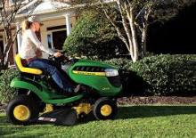 Fűnyíró és kertitraktorok John Deere D100
