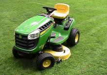 Fűnyíró és kertitraktorok John Deere D105