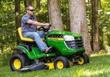 Fűnyíró és kertitraktorok John Deere E100