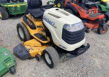 Fűnyíró és kertitraktorok Cub Cadet GT1554
