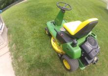 Fűnyíró és kertitraktorok John Deere GX85