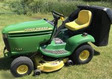 Fűnyíró és kertitraktorok John Deere LX255