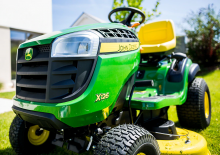 Fűnyíró és kertitraktorok John Deere X126
