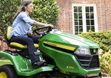 Fűnyíró és kertitraktorok John Deere X330