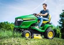 Fűnyíró és kertitraktorok John Deere X354