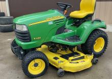 Fűnyíró és kertitraktorok John Deere X585