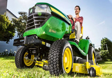 Fűnyíró és kertitraktorok John Deere X590