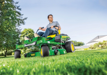 Fűnyíró és kertitraktorok John Deere Z320M 