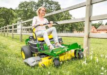 Fűnyíró és kertitraktorok John Deere Z335E