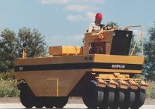 Gumihengerek Caterpillar PS 130