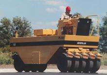 Gumihengerek Caterpillar PS 180